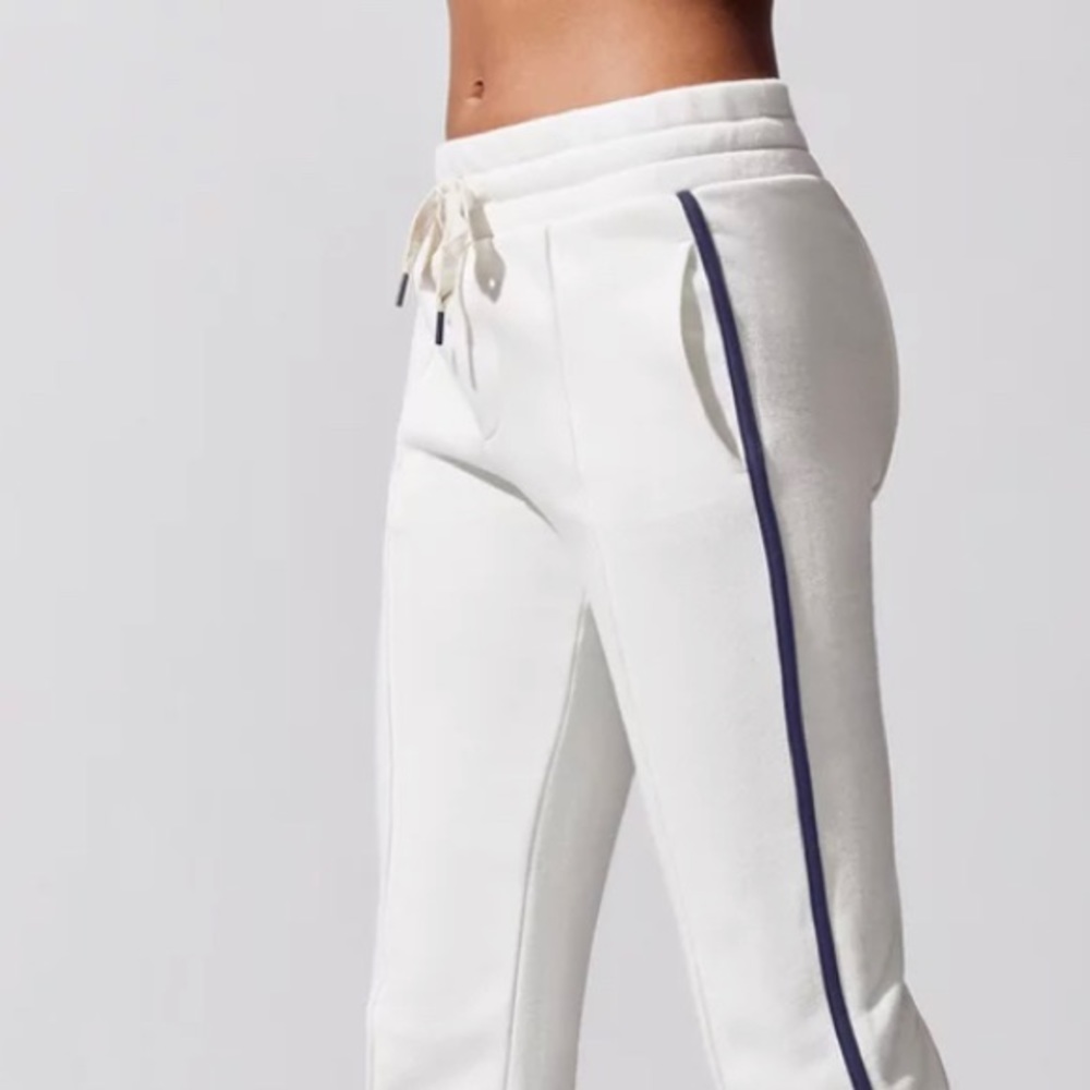 NSF IVY DOLPHIN SWEATS SIZE MEDIUM